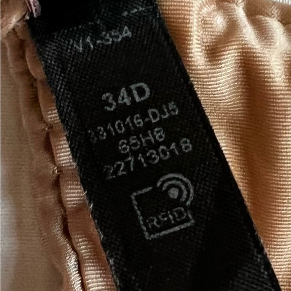 Victoria's Secret Bombshell 34D Nude Adds 2 Cup Siz Underwire Push Up Plunge Bra - Picture 6 of 7